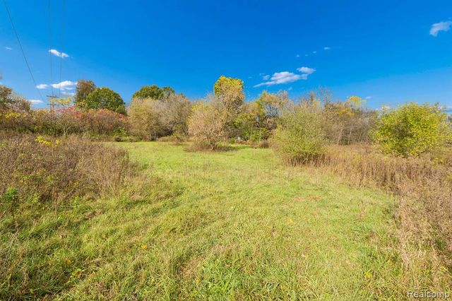 13278 9 Mile Road, South Lyon, MI 48178