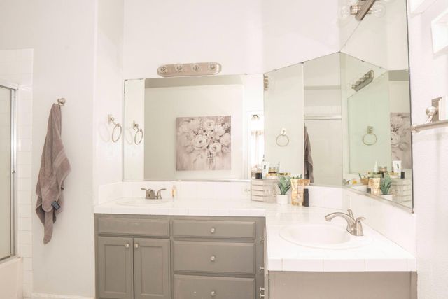 5491 W Roberts Avenue, Fresno, CA 93722