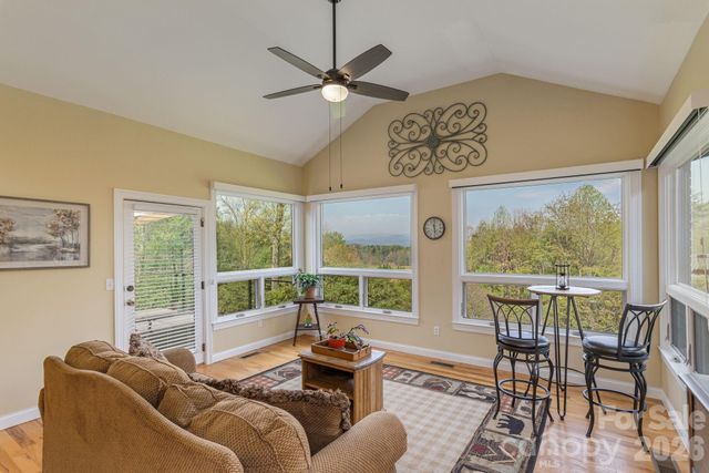 28 Tudor Crescent Court, Hendersonville, NC 28739
