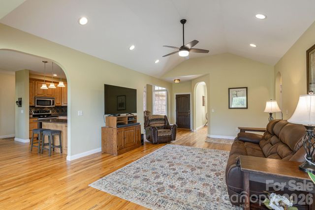 28 Tudor Crescent Court, Hendersonville, NC 28739