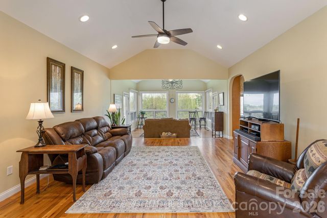 28 Tudor Crescent Court, Hendersonville, NC 28739