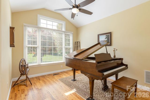 28 Tudor Crescent Court, Hendersonville, NC 28739