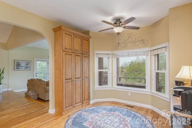 28 Tudor Crescent Court, Hendersonville, NC 28739