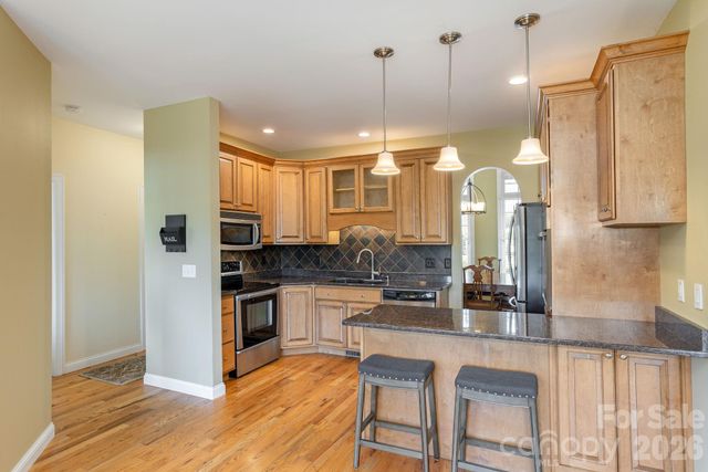 28 Tudor Crescent Court, Hendersonville, NC 28739