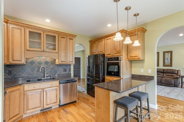 28 Tudor Crescent Court, Hendersonville, NC 28739