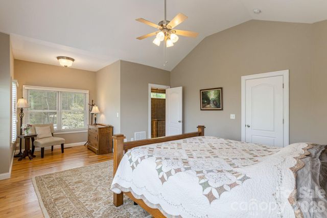 28 Tudor Crescent Court, Hendersonville, NC 28739
