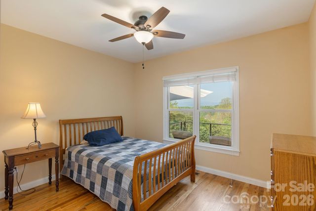 28 Tudor Crescent Court, Hendersonville, NC 28739