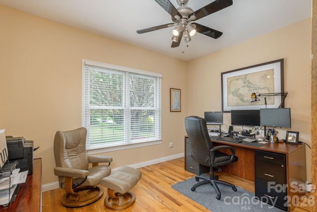28 Tudor Crescent Court, Hendersonville, NC 28739