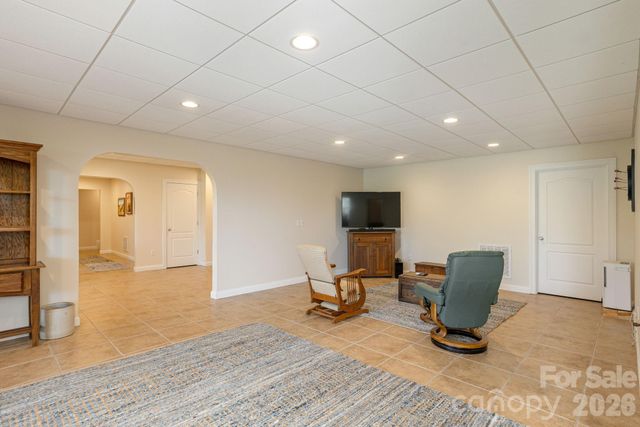 28 Tudor Crescent Court, Hendersonville, NC 28739