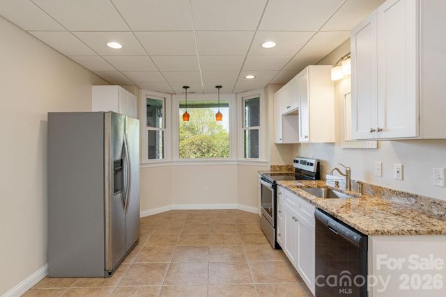 28 Tudor Crescent Court, Hendersonville, NC 28739