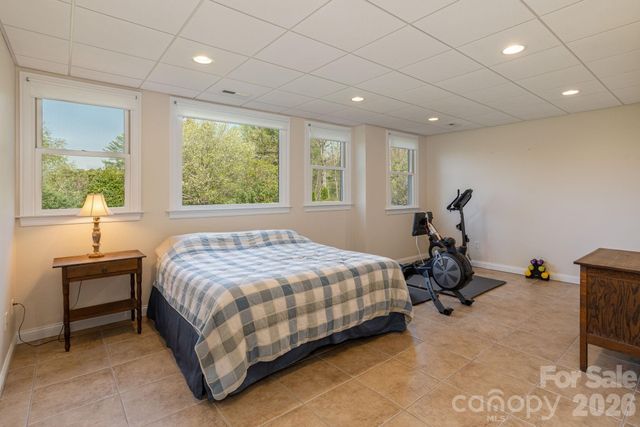 28 Tudor Crescent Court, Hendersonville, NC 28739