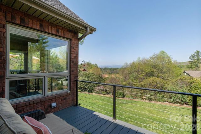 28 Tudor Crescent Court, Hendersonville, NC 28739