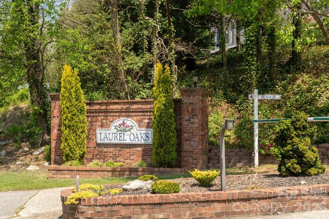 28 Tudor Crescent Court, Hendersonville, NC 28739