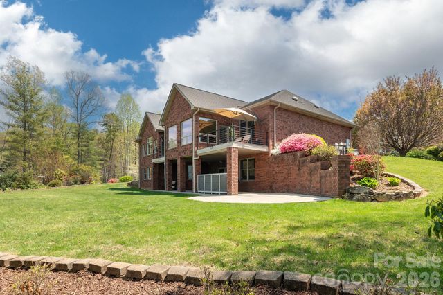 28 Tudor Crescent Court, Hendersonville, NC 28739