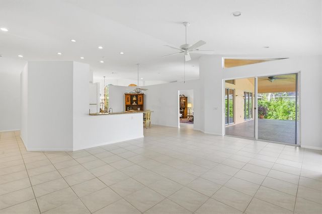 2698 Cypress Ln, Weston, FL 33332