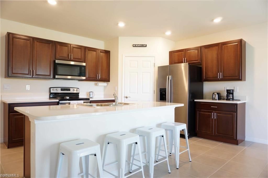 517 Kismet PKWY W, CAPE CORAL, FL 33993 — photo 3