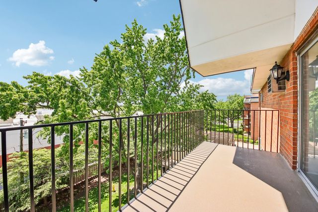 4225 Saratoga Avenue 415B, Downers Grove, IL 60515