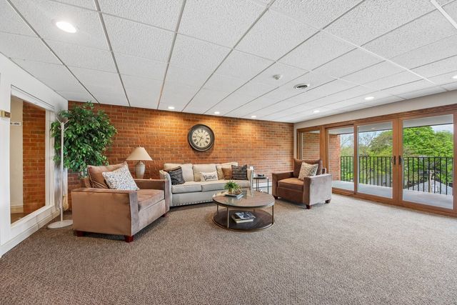 4225 Saratoga Avenue 415B, Downers Grove, IL 60515