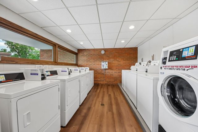 4225 Saratoga Avenue 415B, Downers Grove, IL 60515