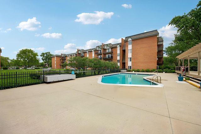 4225 Saratoga Avenue 415B, Downers Grove, IL 60515