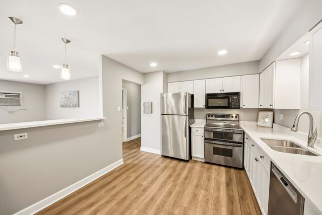 4225 Saratoga Avenue 415B, Downers Grove, IL 60515