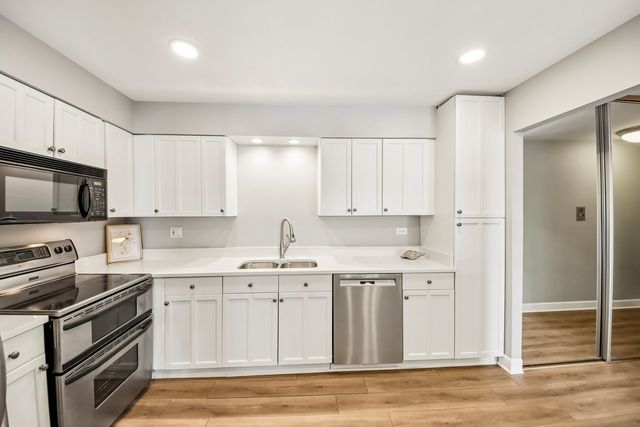 4225 Saratoga Avenue 415B, Downers Grove, IL 60515