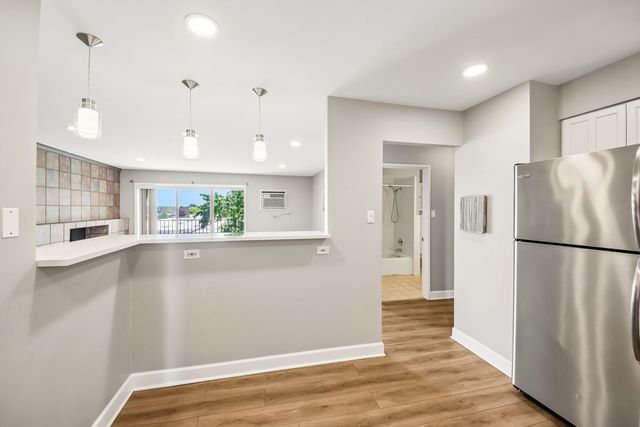 4225 Saratoga Avenue 415B, Downers Grove, IL 60515