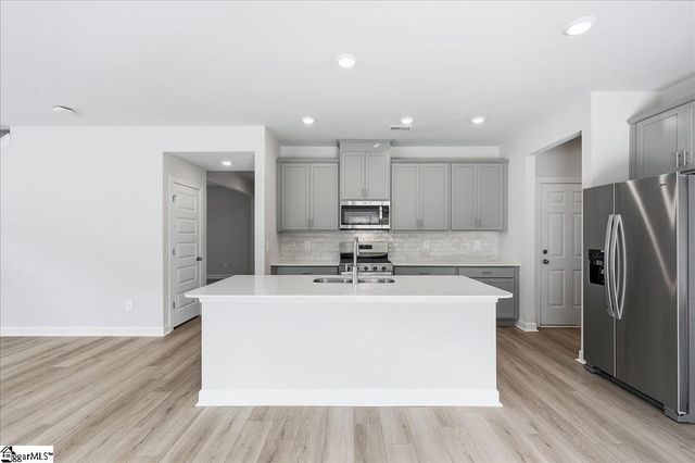 1544 Erindale Drive, Wellford, SC 29385