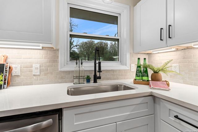 339 Springwood Ln, San Antonio, TX 78216