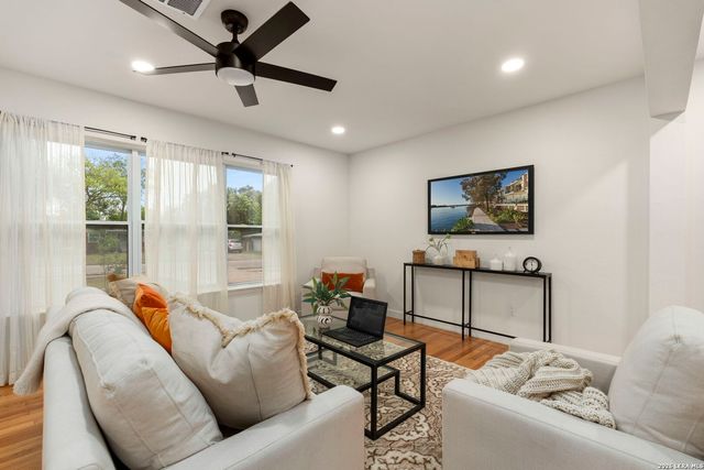 339 Springwood Ln, San Antonio, TX 78216