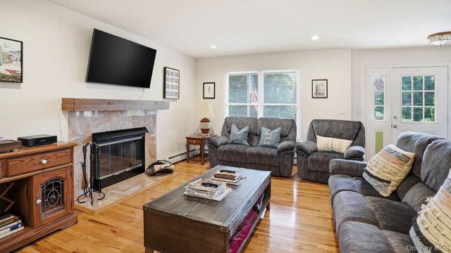 6 Bay Run, Jamesport, NY 11957