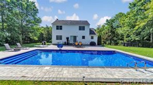 6 Bay Run, Jamesport, NY 11957