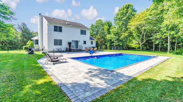 6 Bay Run, Jamesport, NY 11957