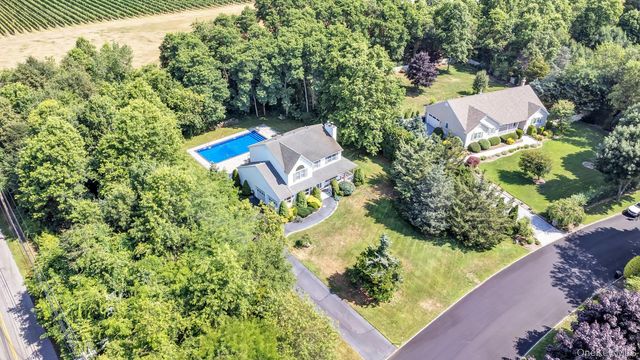 6 Bay Run, Jamesport, NY 11957