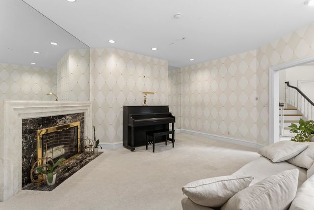3 Oak Lane, Stratham, NH 03885