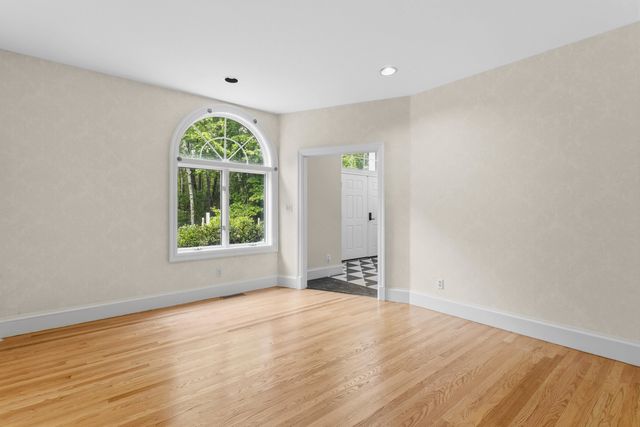 3 Oak Lane, Stratham, NH 03885
