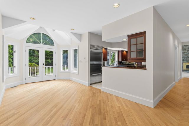3 Oak Lane, Stratham, NH 03885