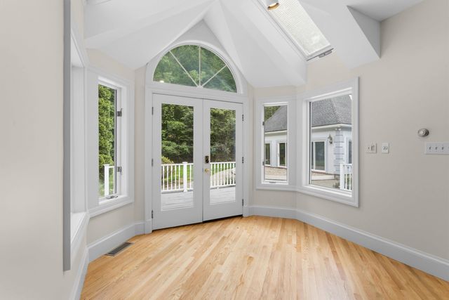 3 Oak Lane, Stratham, NH 03885
