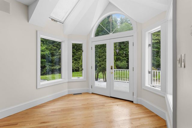 3 Oak Lane, Stratham, NH 03885