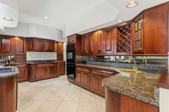3 Oak Lane, Stratham, NH 03885