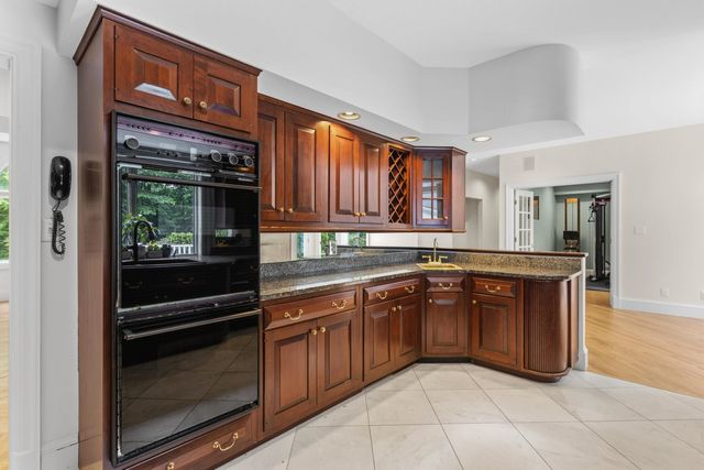 3 Oak Lane, Stratham, NH 03885