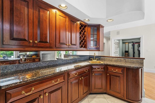 3 Oak Lane, Stratham, NH 03885
