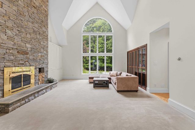 3 Oak Lane, Stratham, NH 03885