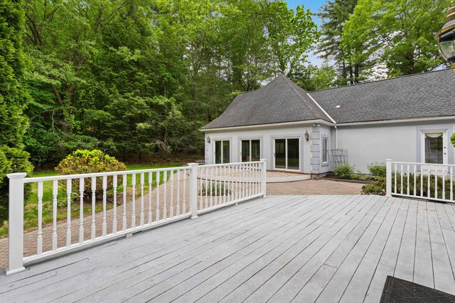 3 Oak Lane, Stratham, NH 03885