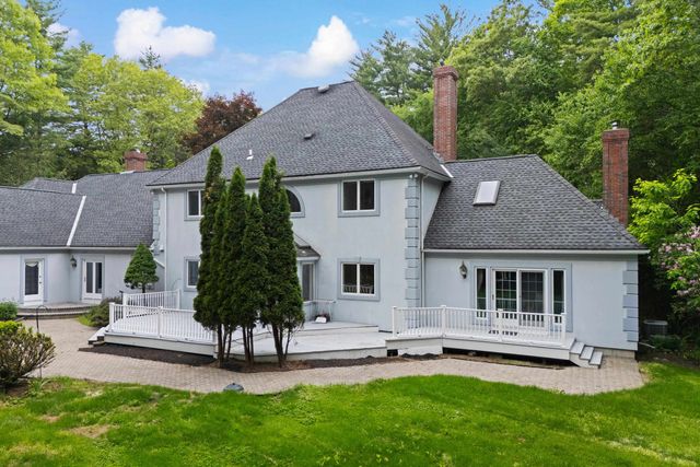 3 Oak Lane, Stratham, NH 03885