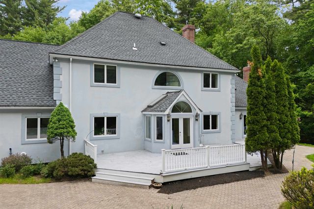 3 Oak Lane, Stratham, NH 03885