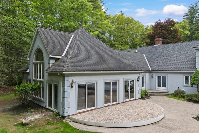 3 Oak Lane, Stratham, NH 03885