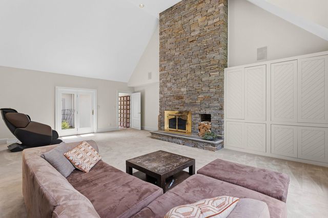 3 Oak Lane, Stratham, NH 03885