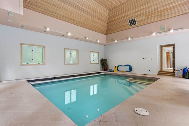 3 Oak Lane, Stratham, NH 03885