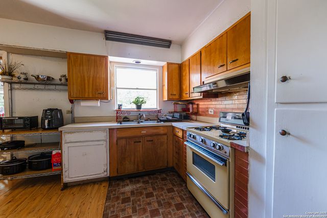 4839 Newcome, San Antonio, TX 78229